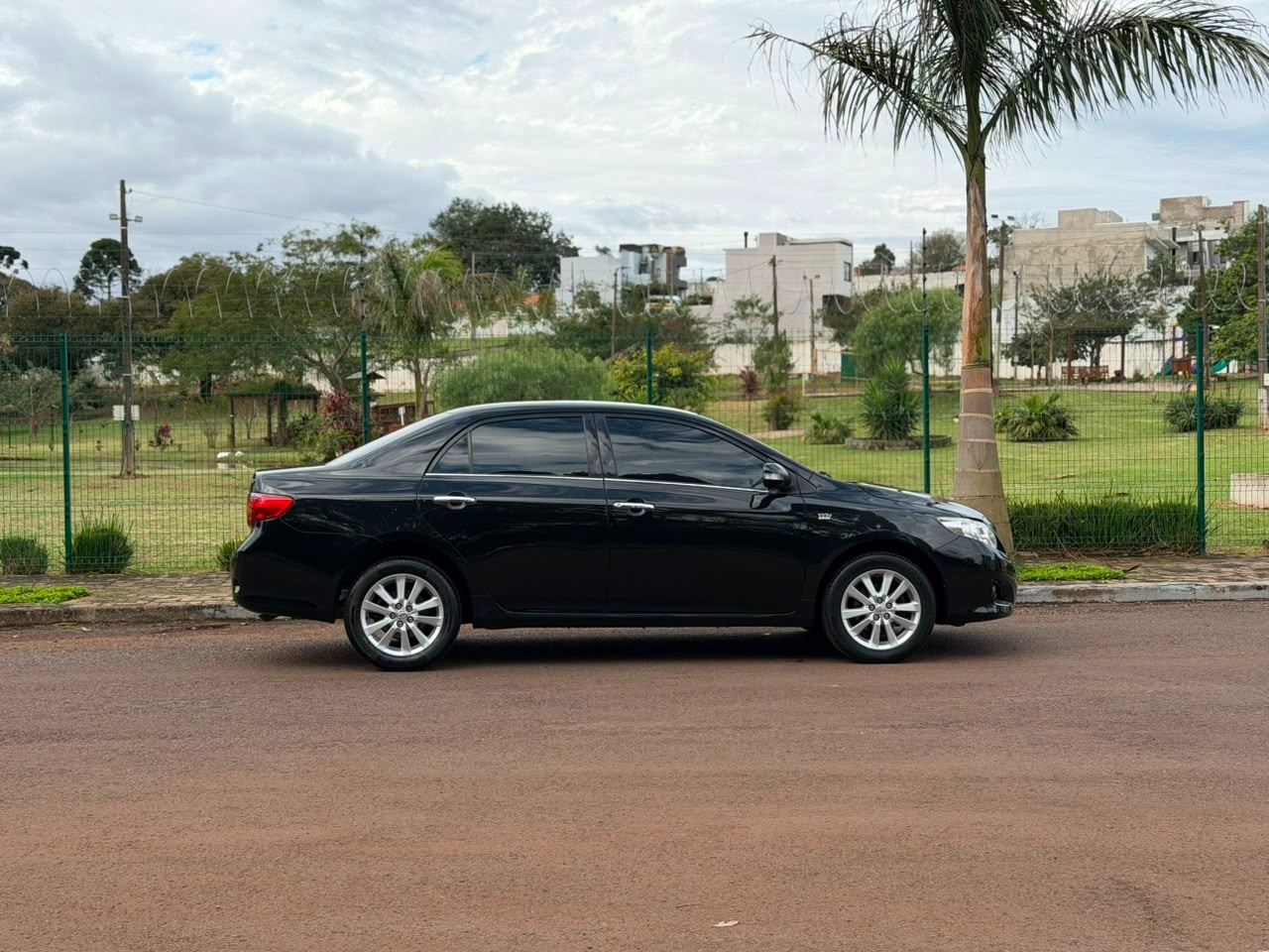 Toyota Corolla Sedan Seg 1.8 16V (flex) (aut) Preto - foto 2