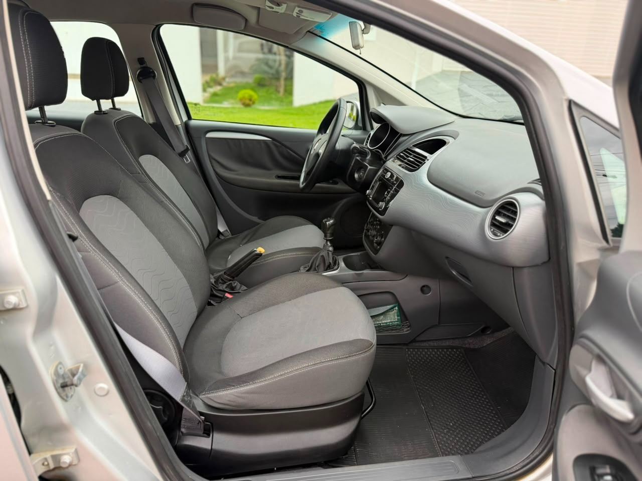 Fiat Punto Essence 1.6 16v (flex) Essence 1.6 16V (flex) Prata - foto 3