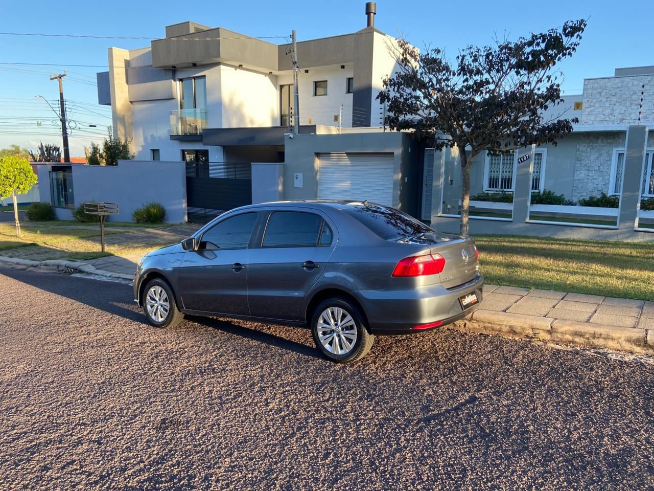 Volkswagen Voyage 1.6 MSI (flex) (aut) Cinza - foto 2