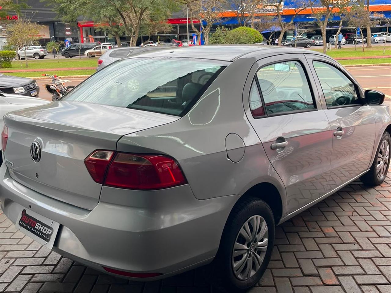 Volkswagen Voyage 1.0 Tec City (flex) Prata - foto 4