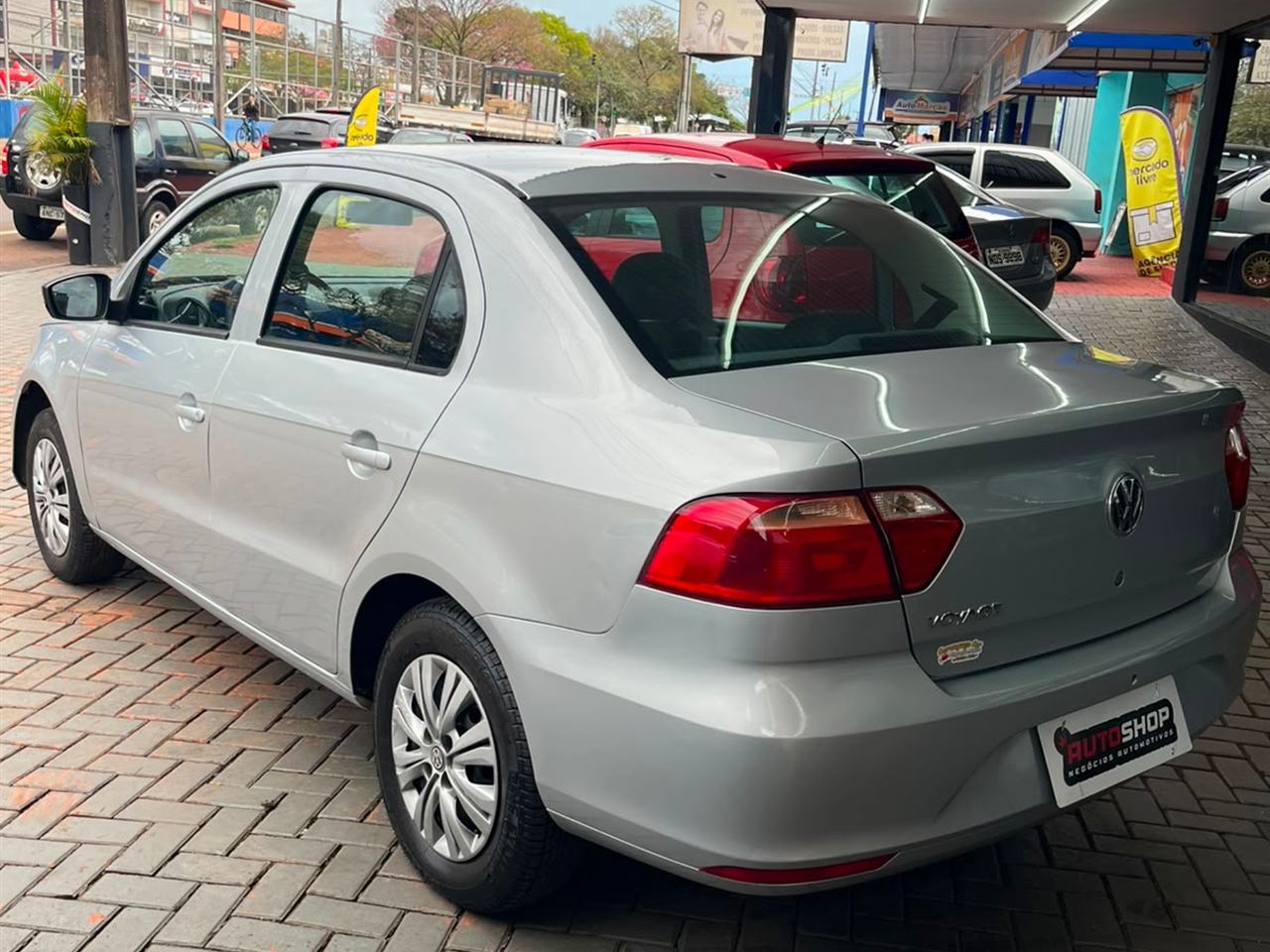 Volkswagen Voyage 1.0 Tec City (flex) Prata - foto 3