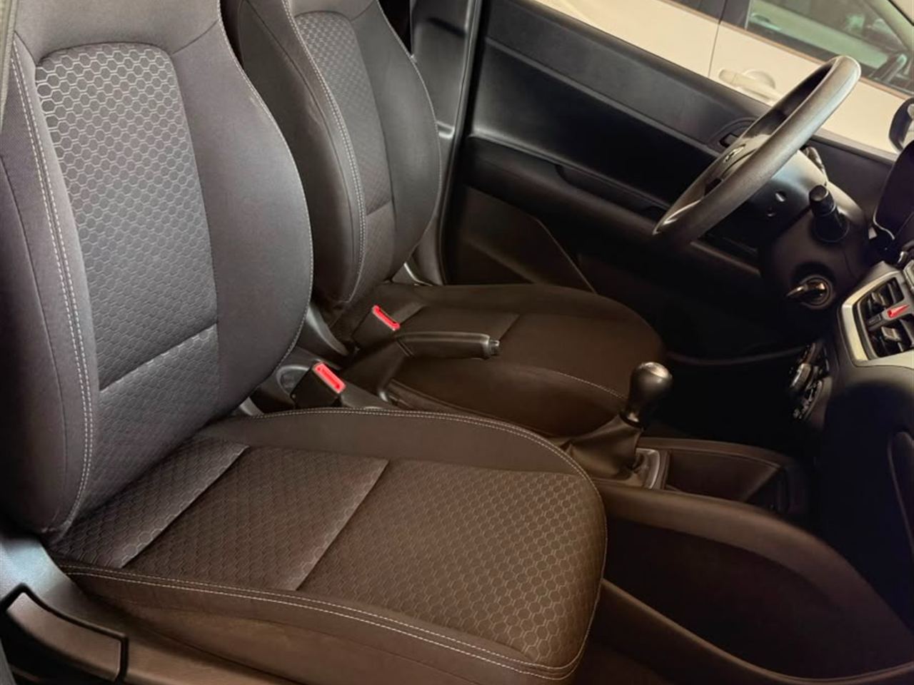 Hyundai HB20 1.0 Sense Preto - foto 6
