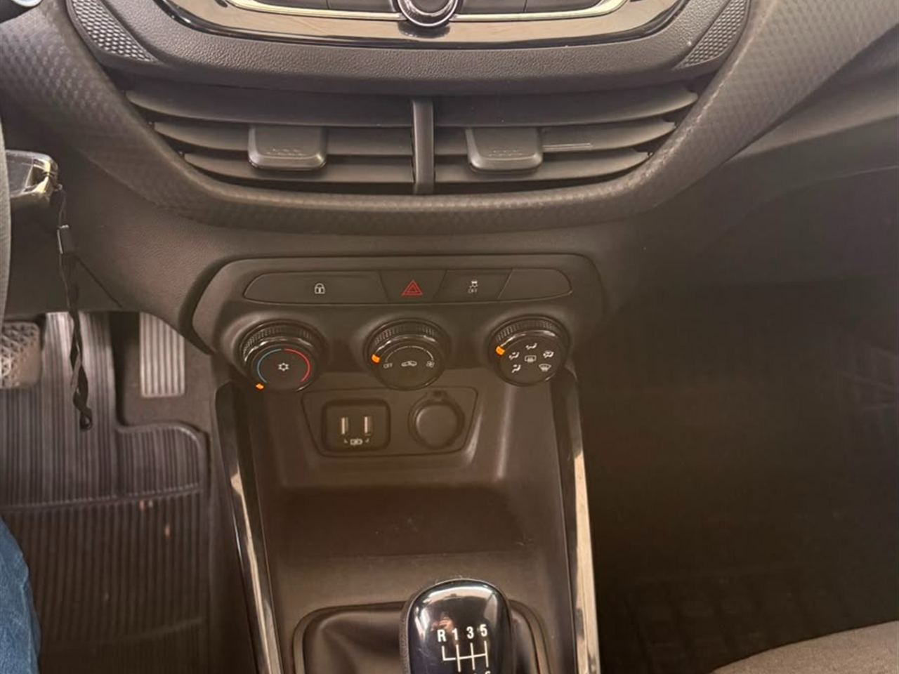 Chevrolet Onix 1.0 LT (flex) Prata - foto 11