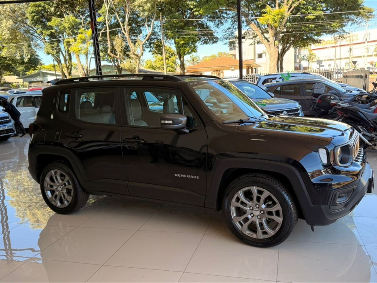 Jeep Renegade 1.3 T270 Longitude (aut) Preto - foto 4